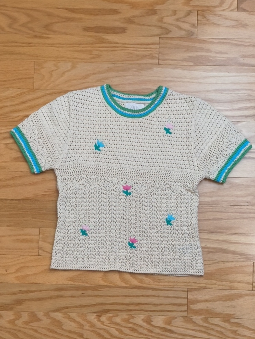 Zara Cream Crochet Floral Tee Size 13/14 EUC